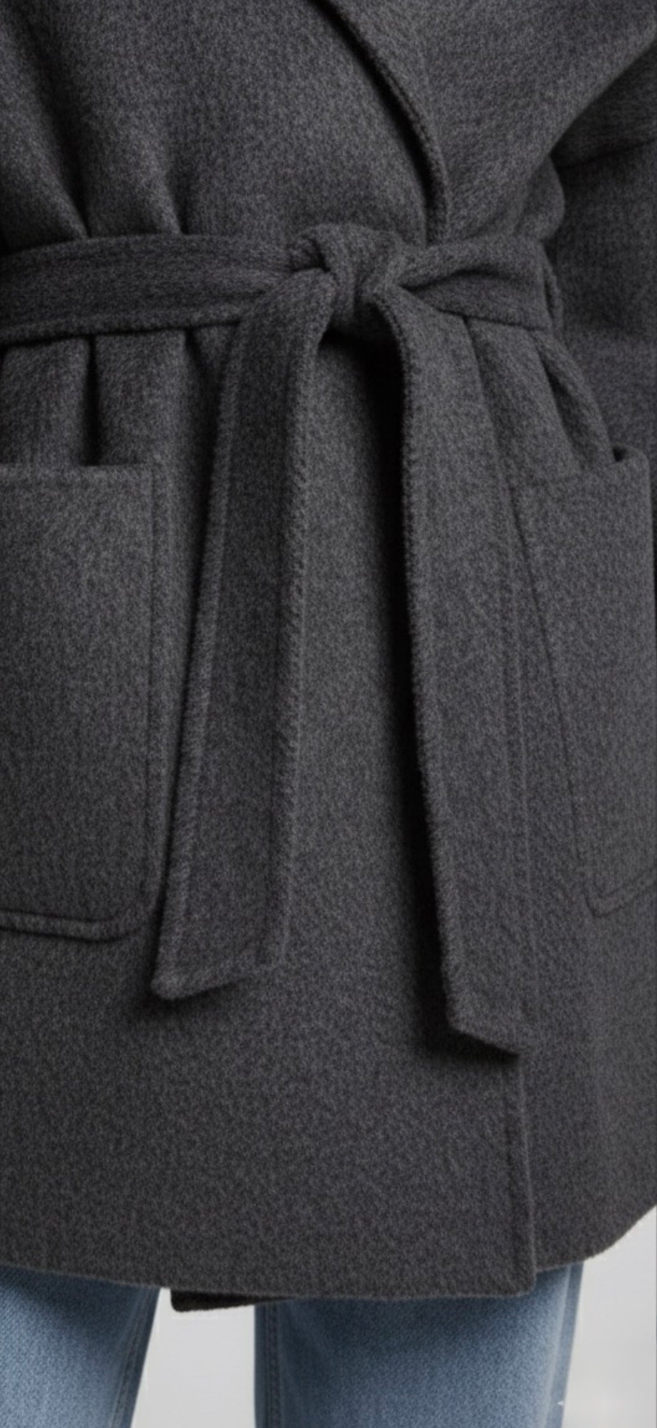 ÉDEN – Manteau croisé à ceinture gris